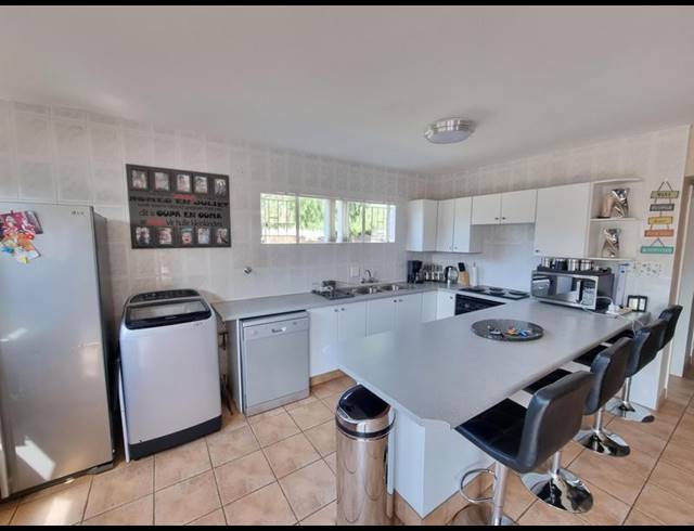 4 BEDROOM HOUSE FOR SALE IN MISTY BAY